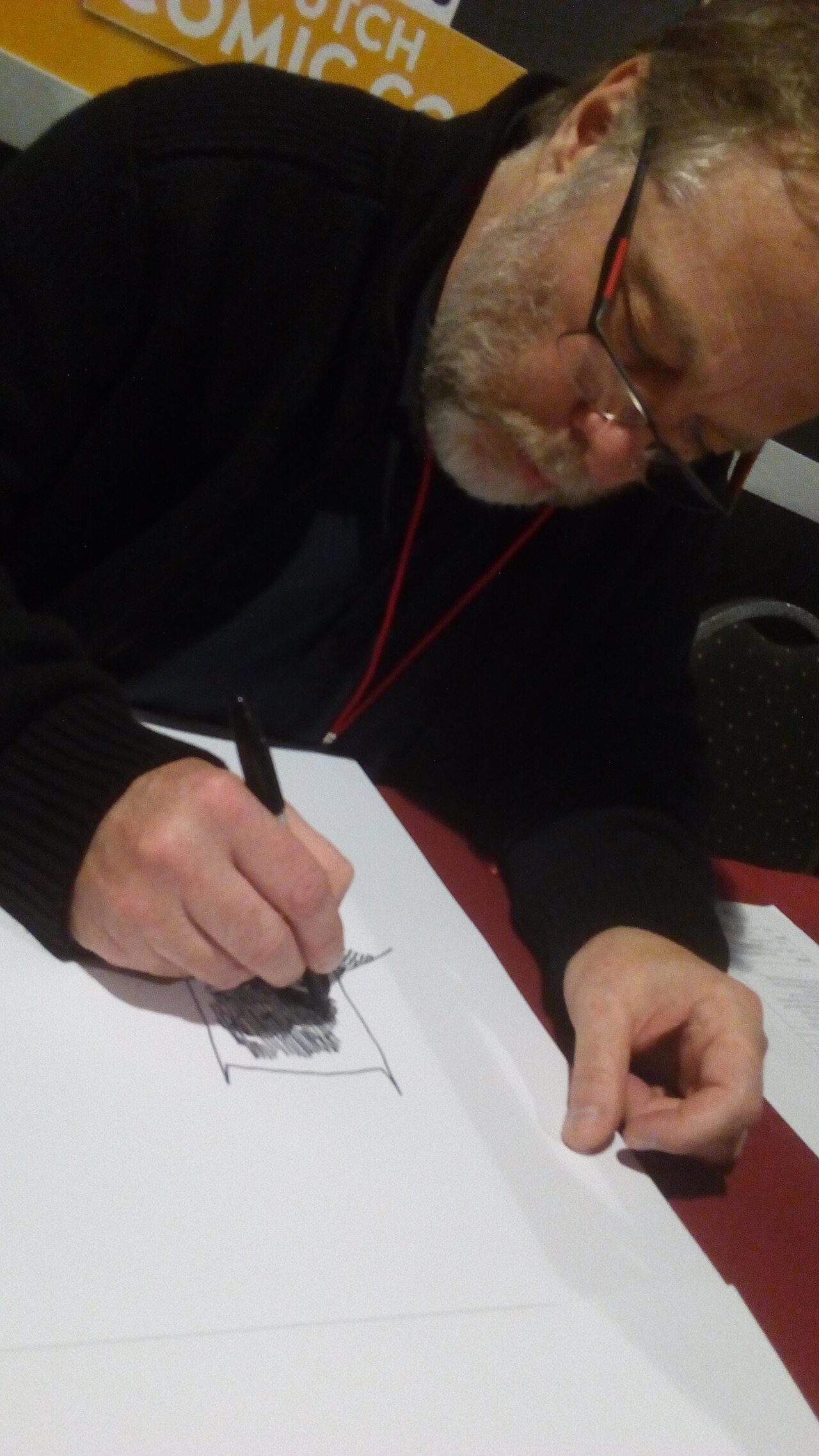 Художник комиксов Марк Кьярелло рисует на Dutch Comic Con в Утрехте, 24 ноября 2018 года