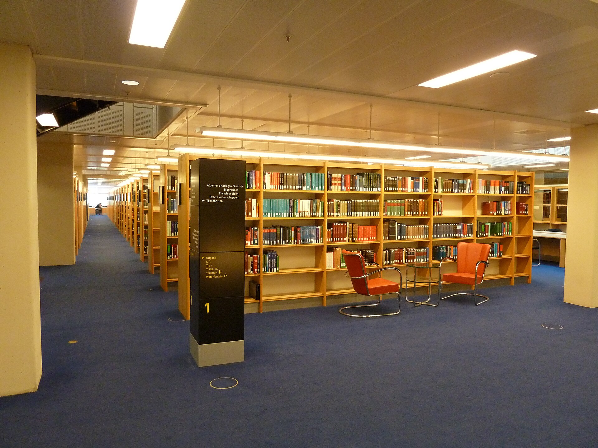 Koninklijke Bibliotheek: читальный зал с открытыми полками