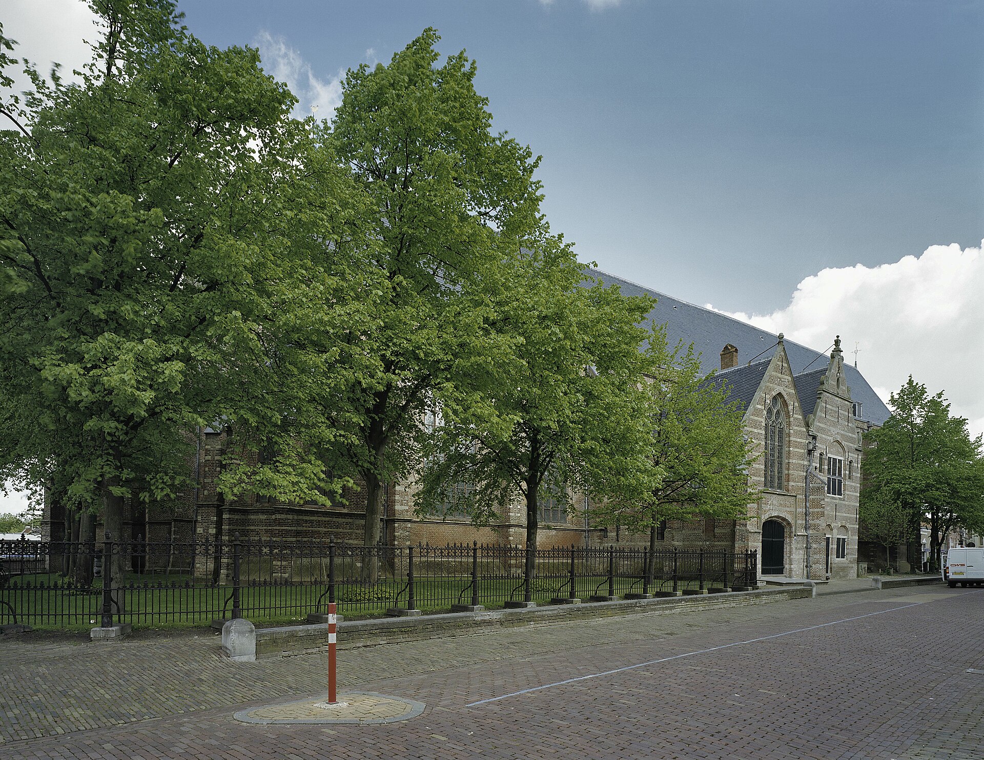 Librije Enkhuizen: Westerkerk: над южным порталом — librije
