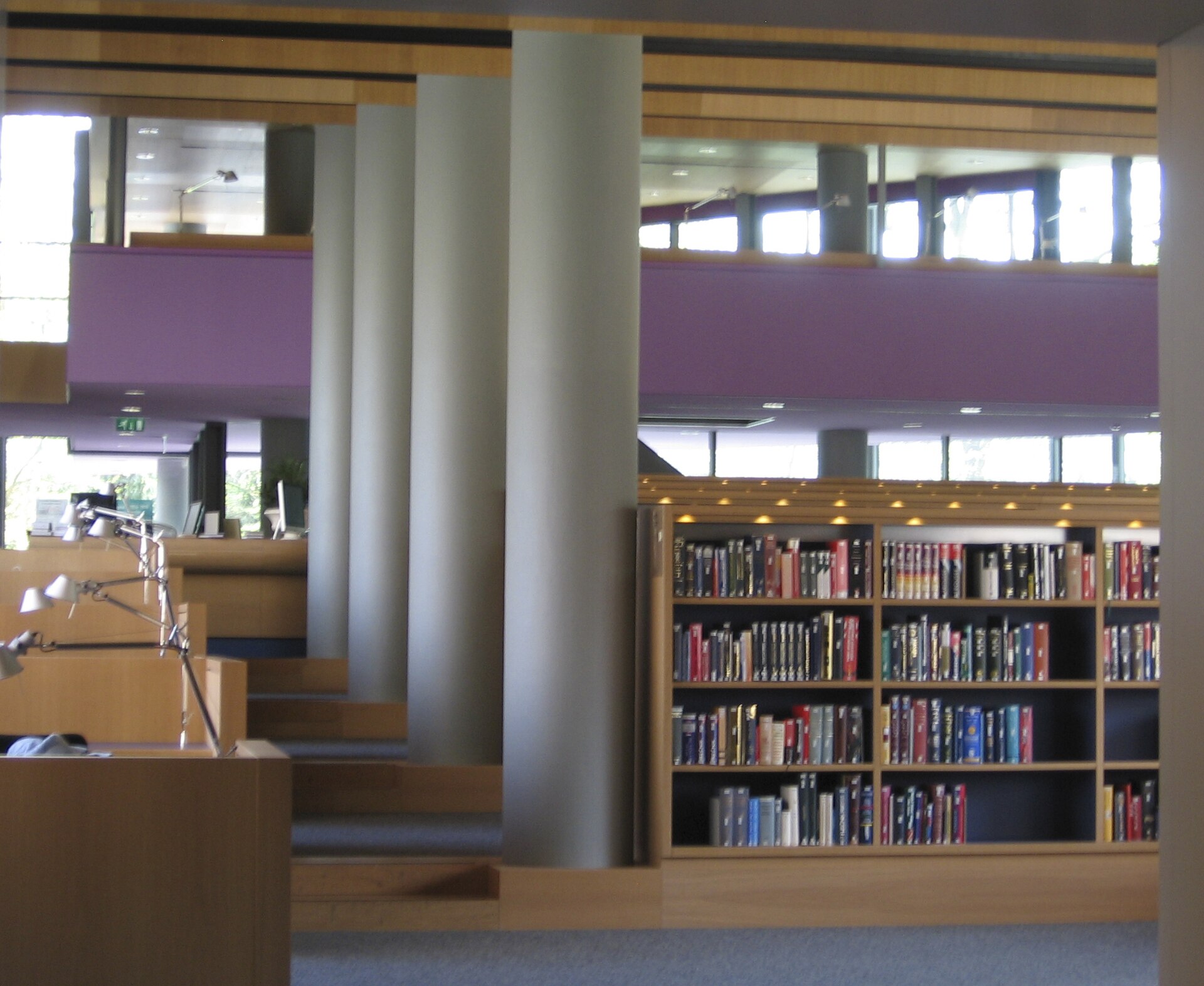 Peace Palace Library: читальный зал в здании Академии