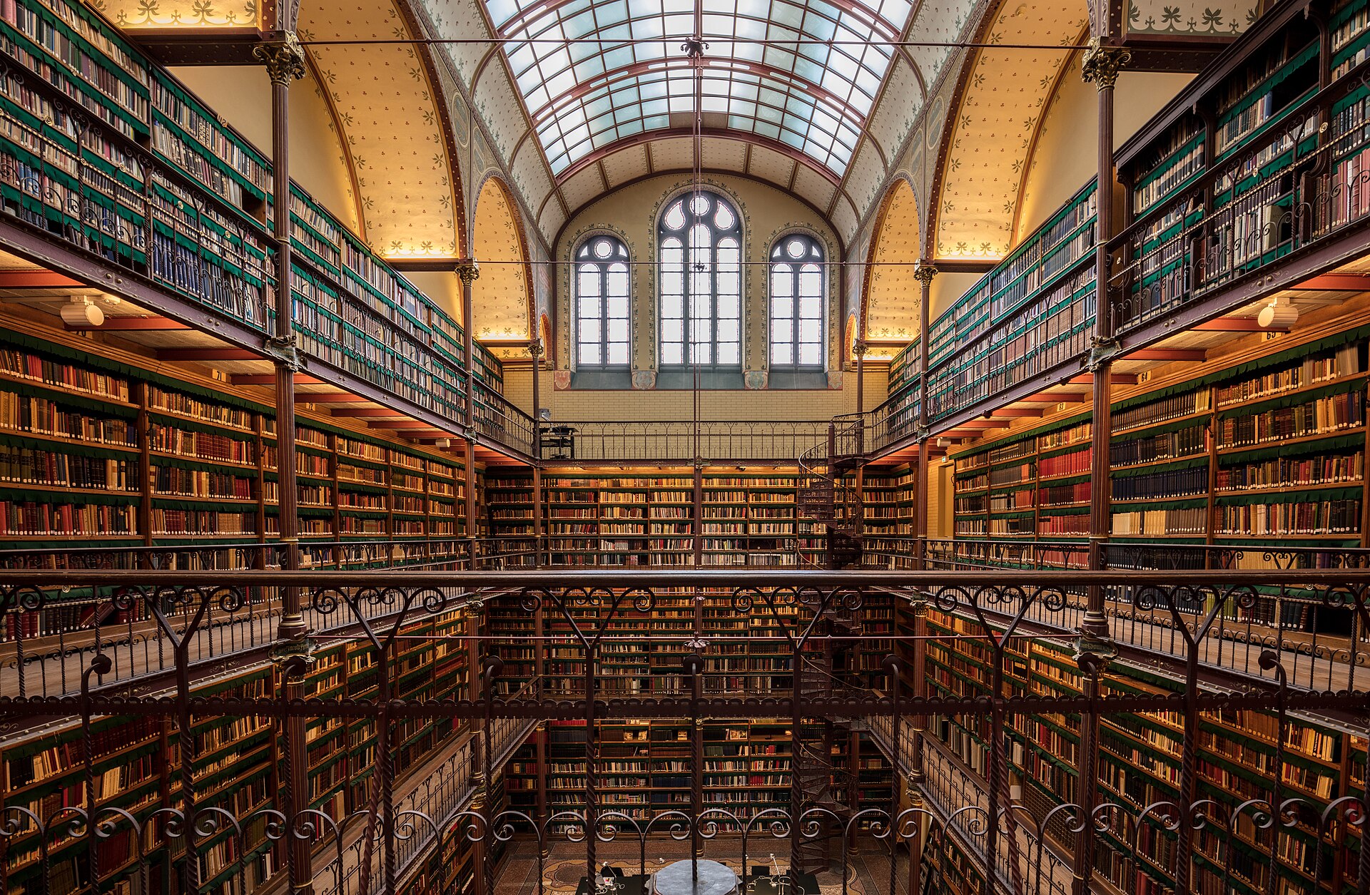Cuypers Library: зал Cuypers под стеклянным фонарём