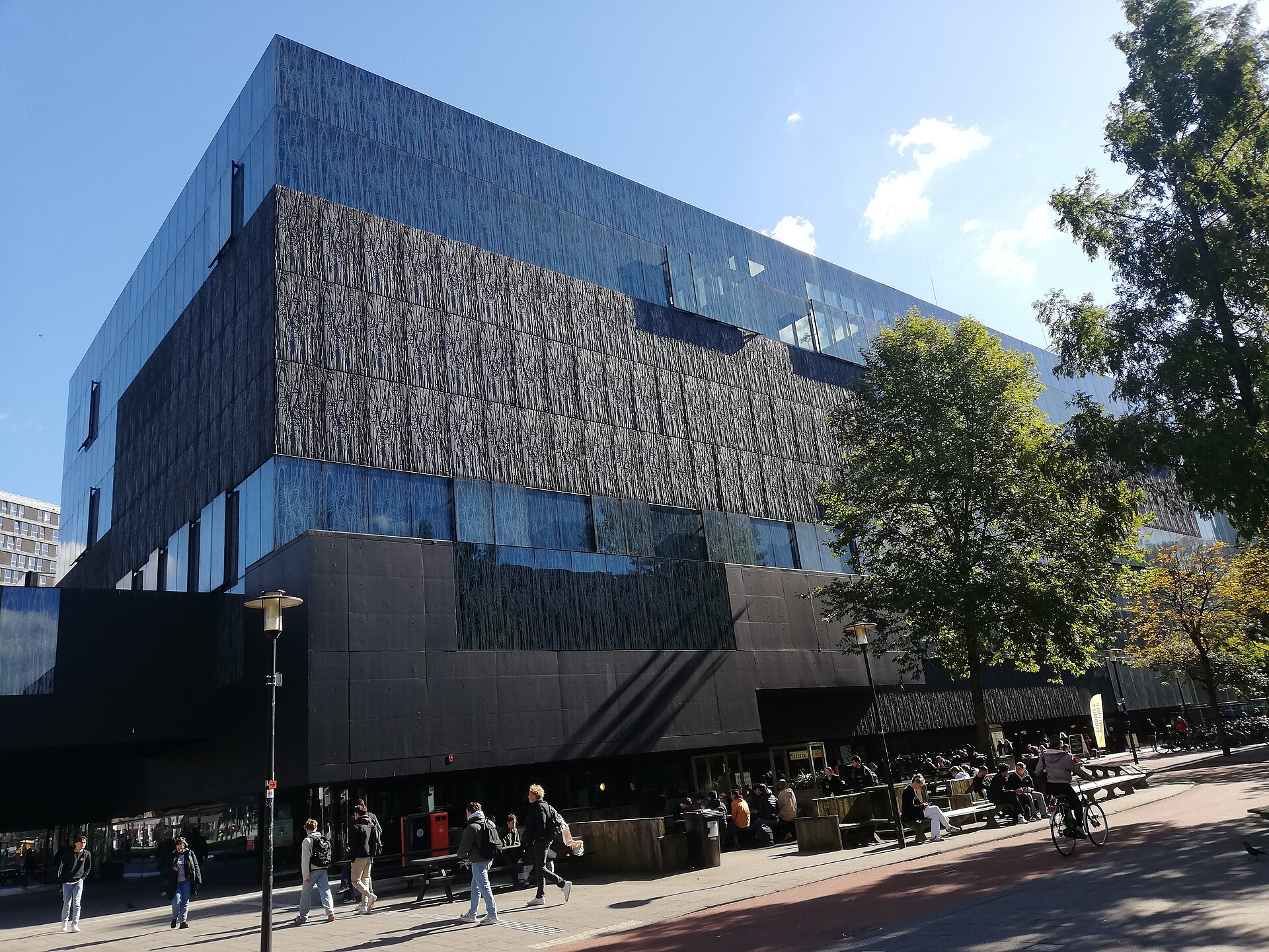 Universiteitsbibliotheek Utrecht: чёрное здание Wiel Arets на Heidelberglaan