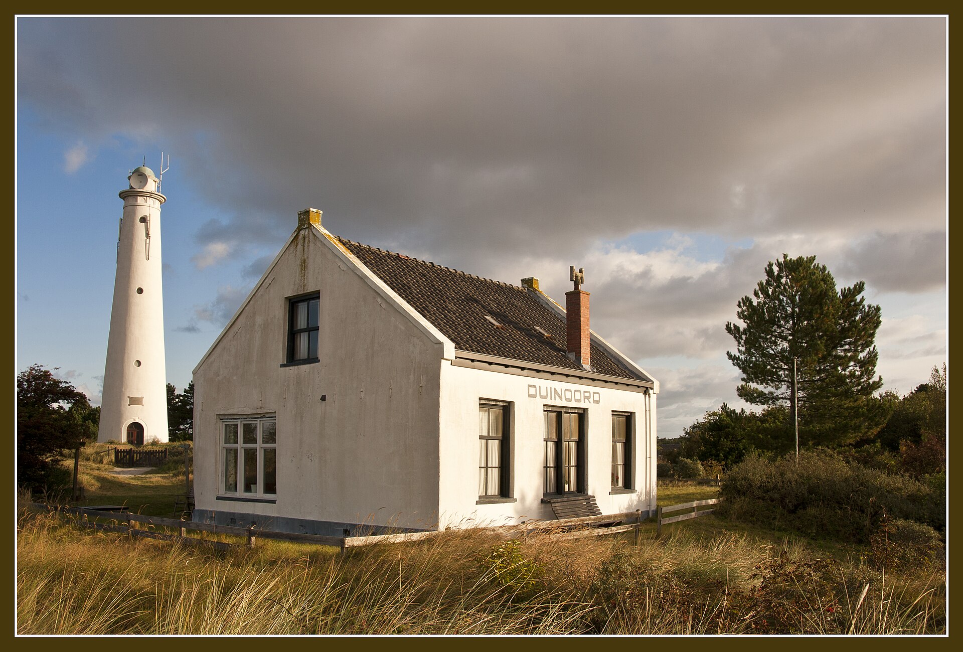 Schiermonnikoog: Маяк и дом в дюнах Схирмонникога